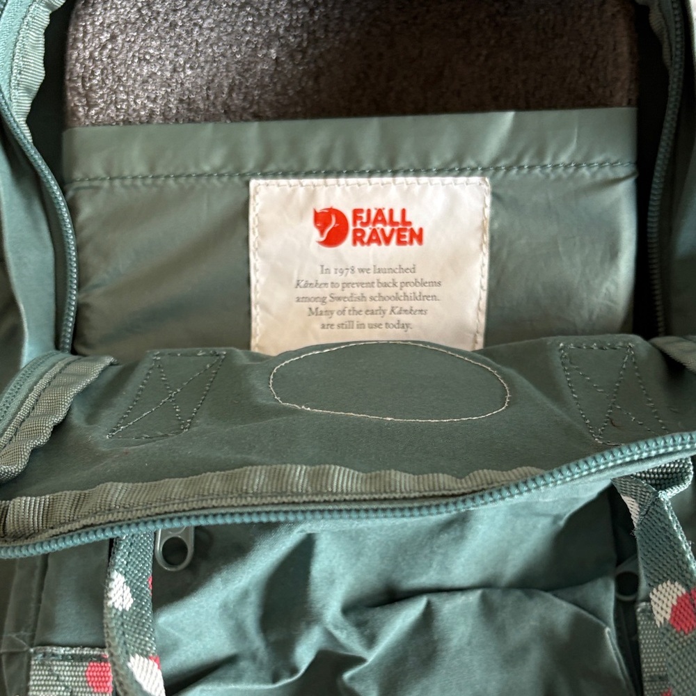 Fjallraven Kånken Mini Backpack in Teal and Pink - Picture 3 of 8